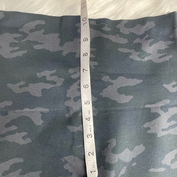 | SPANX | Look at Me Now Seamless Leggings. - Picture 10 of 16